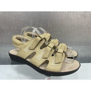 Easy Street Women's Tan Wedge Sandal Size: 8.5M (A381)